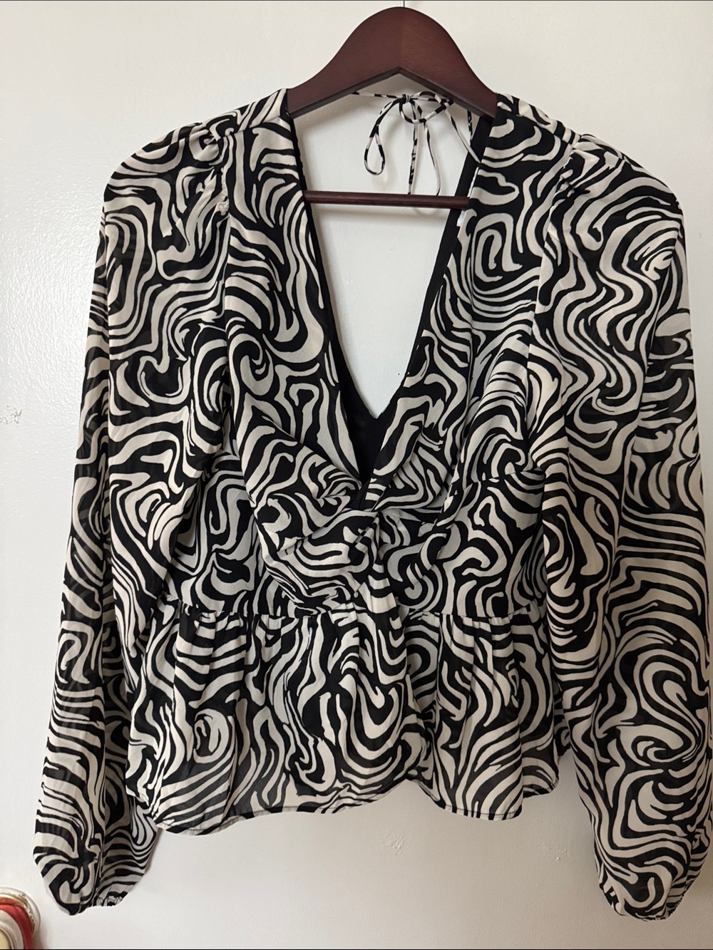 H&M Black & White Swirl Peplum V-Neck Blouse